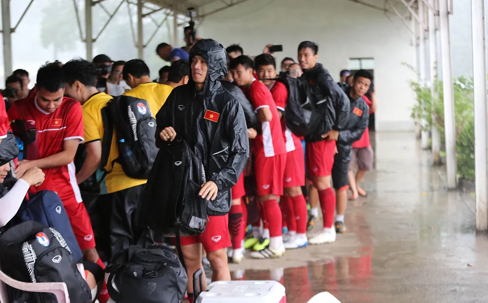 Đội tuyển Việt Nam suýt hủy buổi tập quan trọng ở Myanmar vì mưa to ảnh 4