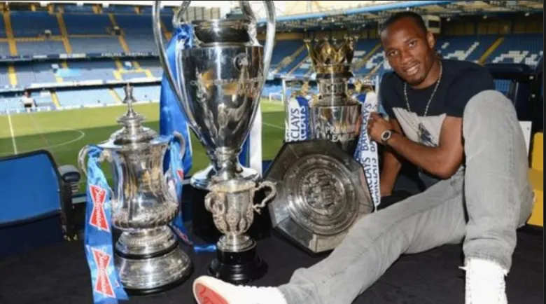 Huyền thoại Chelsea Didier Drogba tuyên bố giải nghệ ảnh 1