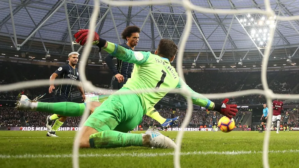 Leroy Sane tung lưới West ham ởlượt đi.