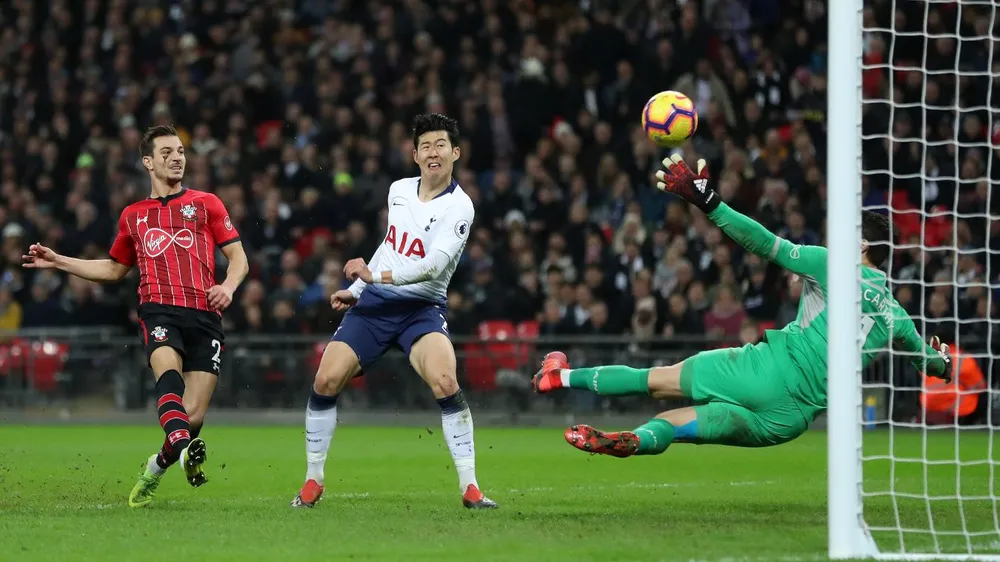 Son Heung-min ghi bàn vào lưới Southampton
