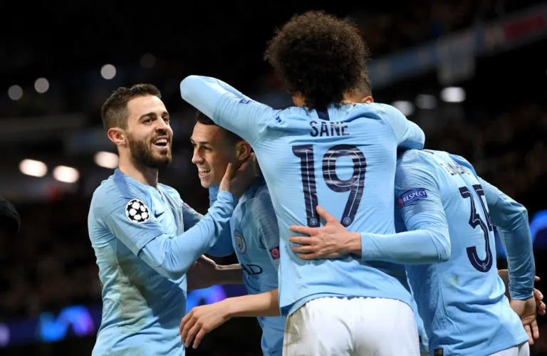 Bernardo Silva (trái) ăn mừng thắng lợi cùng Man City