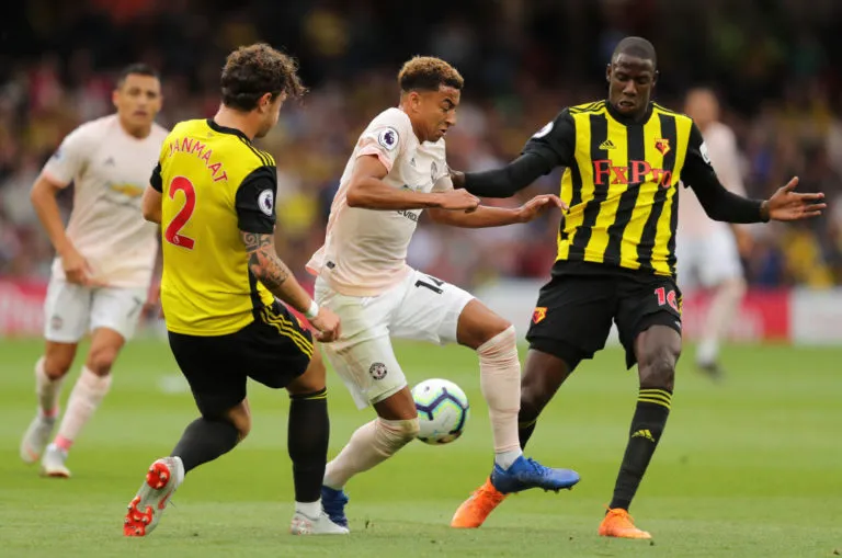 Jesse Lingard trước hàng thủ Ong vò vẽ