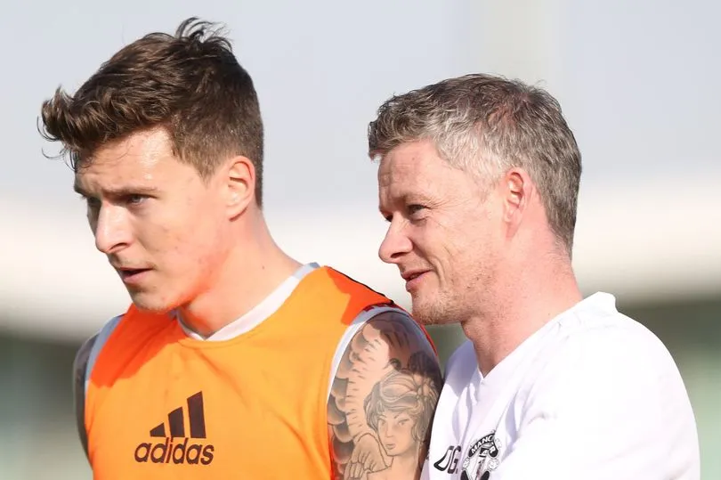 Victor Lindelof và HLV Solskjaer