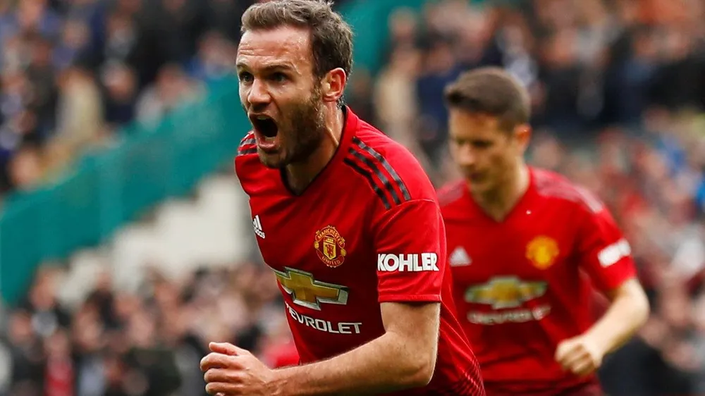 Juan Mata ghi bàn mở tỷ số trong ngày sinh nhật thứ 31 của mình