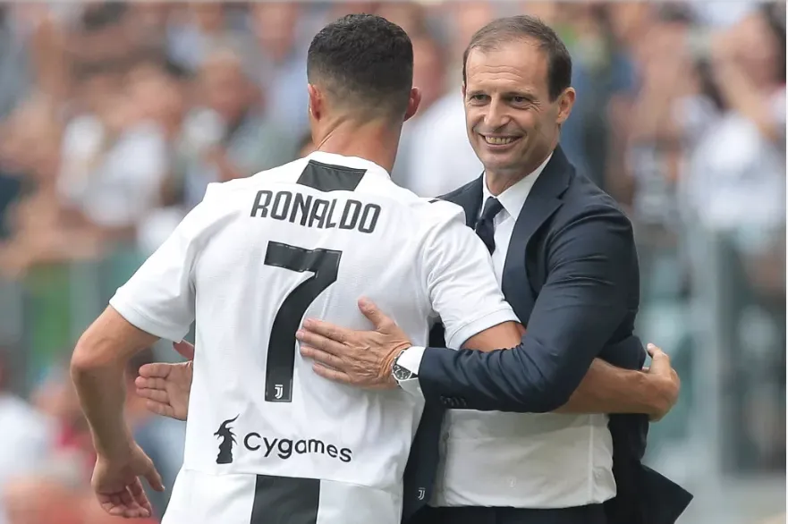 Messi “nổi lửa” sẽ khiến Ronaldo bùng nổ ảnh 1