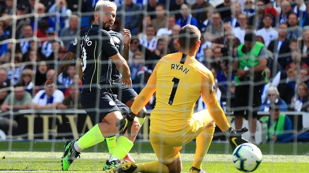 Brighton - Man City 1-4: Aguero ghi bàn, Guardiola bảo vệ thành công ngôi vô đĩch ảnh 5