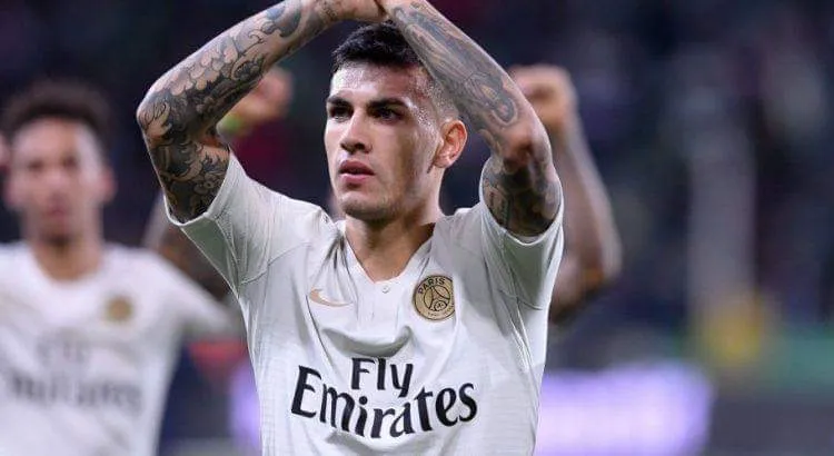 Cầu thủ tháo chạy tán loạn khỏi Paris 