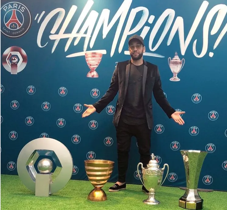 Tuyên bố rời PSG, Dani Alves sẽ kéo Neymar theo mình ảnh 1