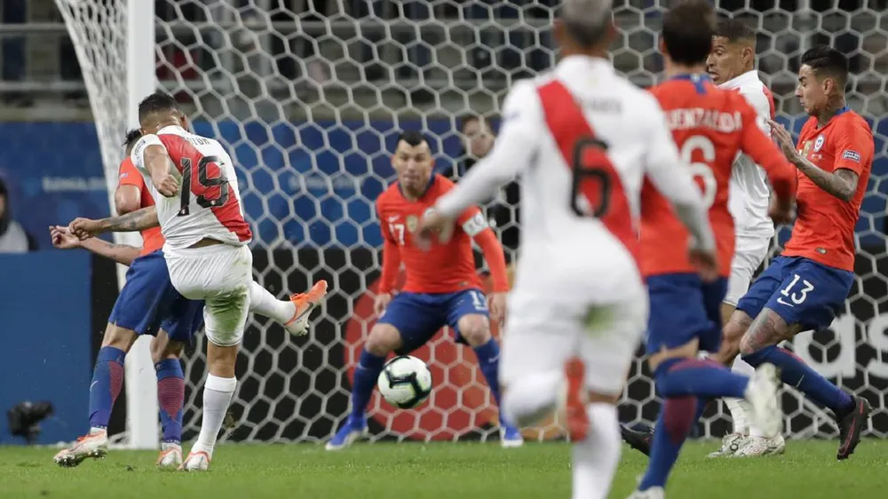 Bán kết Chilê - Peru 0-3: Flores, Yotun và Guerrero hạ bệ nhà vô địch ảnh 8