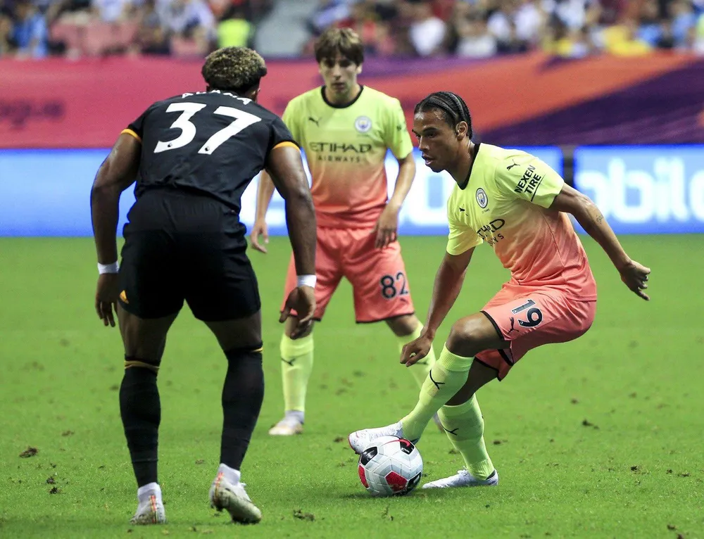 Pep Guardiola lo lắng lực lượng Man City thiếu hụt