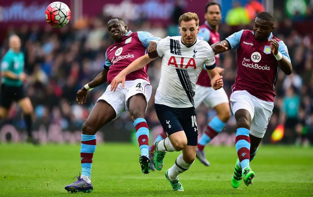Harry Kane vượt qua cả hàng thủ Aston Villa để ghi bàn 