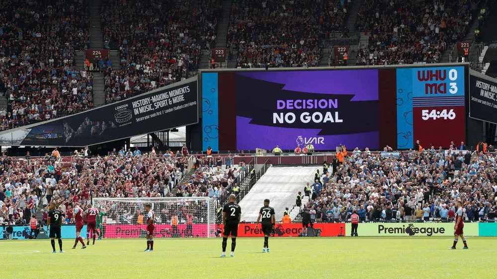 West Ham - Man City 0-5: Sterling ghi hattrick giúp City lên đầu bảng ảnh 6