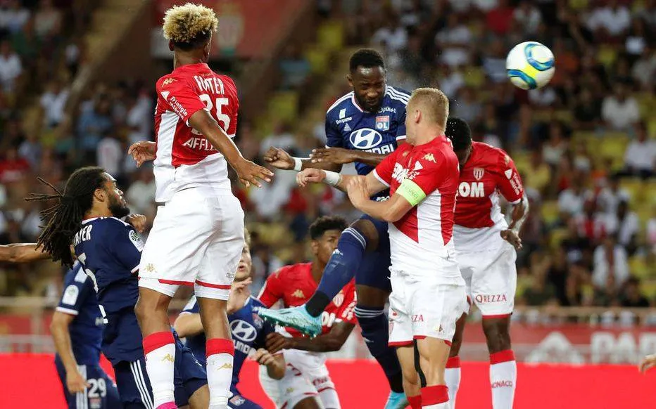 Sylvinho hài lòng, Leonardo Jardim lo lắng