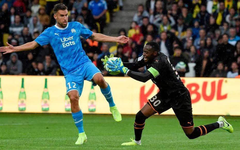 Marseille mất điểm vì Payet nhường Benedetto đá phạt đền