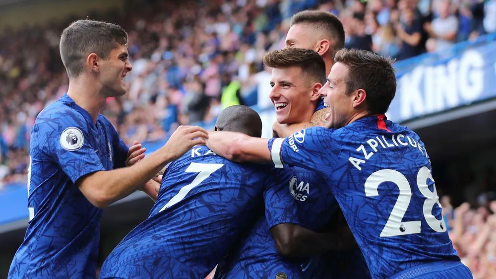 Chelsea ăn mừng bàn thắng của Mason Mount.