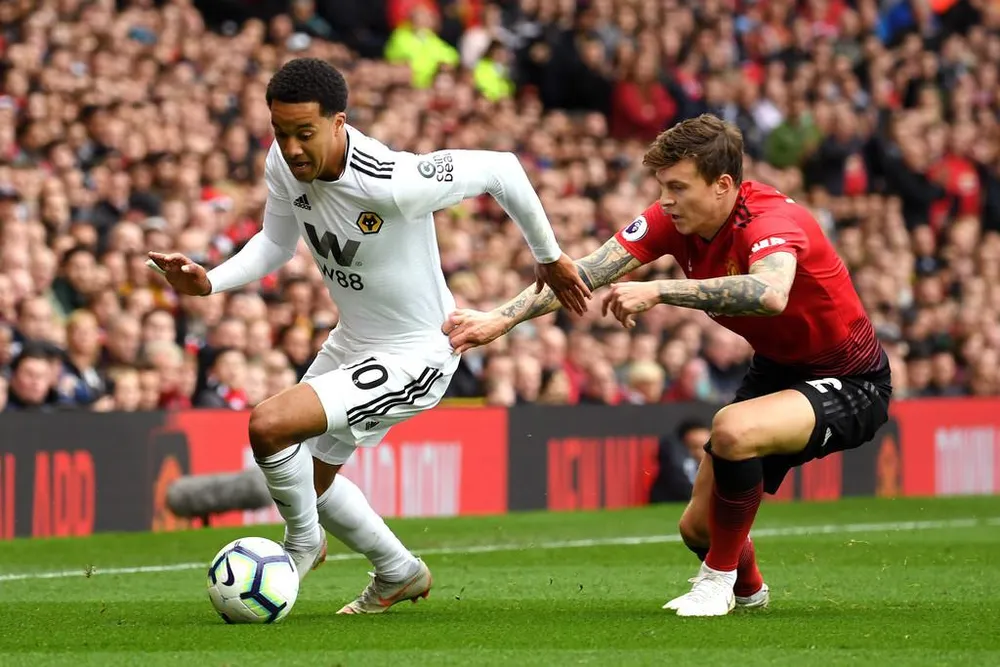 Lindelof bám sát mũi nhọn Wolves.