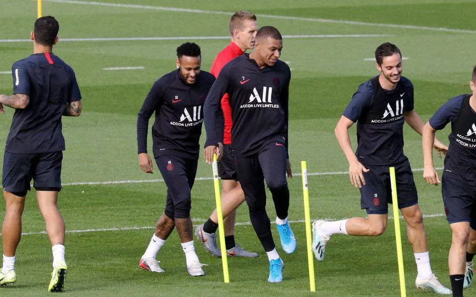 Kylian Mbappe kịp trở lại trận đấu với Nice