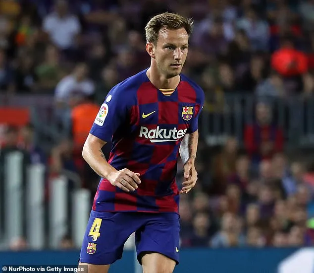 Barcelona xả hàng kiếm 130 triệu Euro: Rakitic, Coutinho và Vidal đua nhau lên sàn ảnh 1