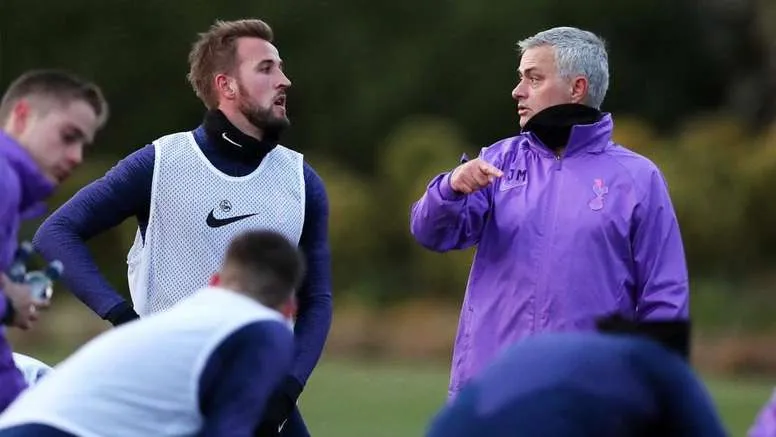 Jose Mourinho trong buổi tập đầu tiên
