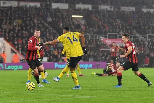 Bournemouth - Arsenal 1-1: Aubameyang giúp Arterta giành lại 1 điểm ảnh 4