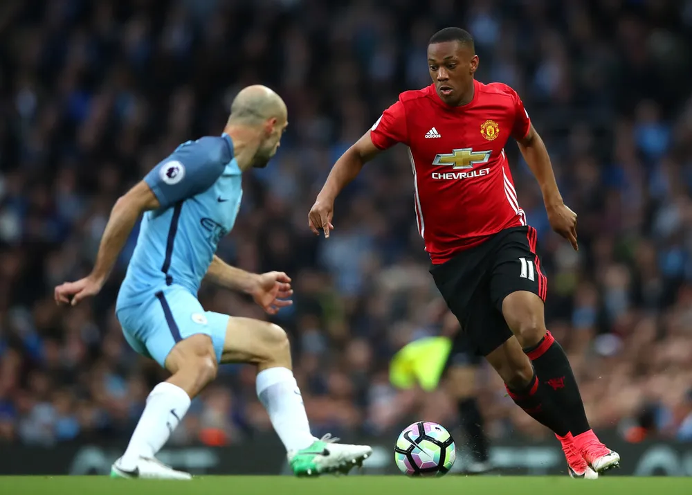 Man United vã mồ hôi khi Harry Maguire vắng mặt trận derby Manchester 