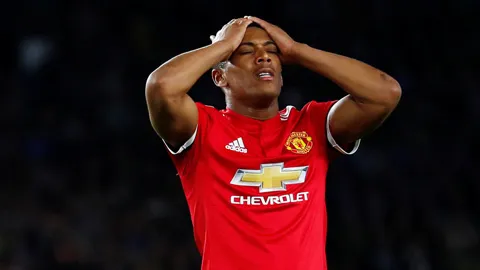 Anthony Martial thết vọng khi bỏ lỡ cơ hội ngàn vàng của Quỷ đỏ
