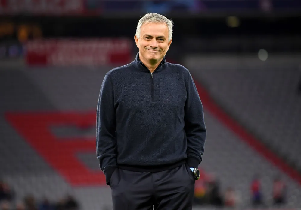 Mourinho loại bỏ Man United khỏi cuộc đua tốp 4