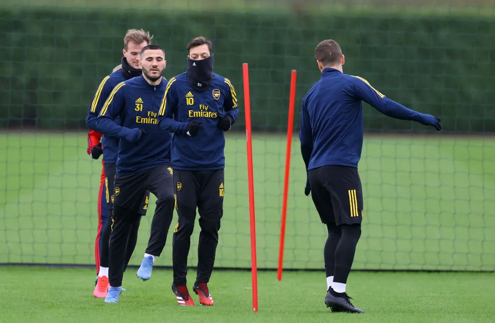 Man United ấn định ngày trở lại tập luyện, Arsenal lùi lịch vô thời hạn ảnh 1