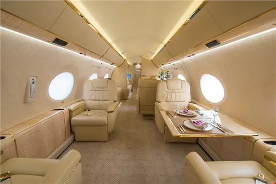 Tham quan chiếc máy bay phản lực xinh đẹp của Cristiano Ronaldo ảnh 6