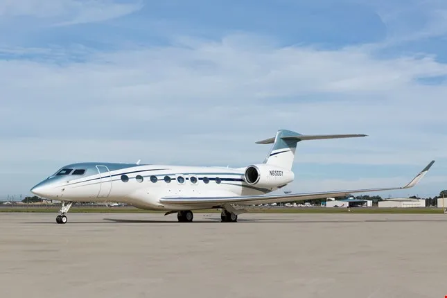 Tham quan chiếc máy bay phản lực xinh đẹp của Cristiano Ronaldo ảnh 1