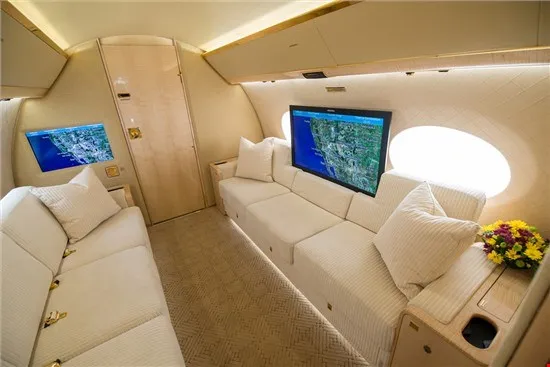 Tham quan chiếc máy bay phản lực xinh đẹp của Cristiano Ronaldo ảnh 5