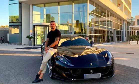 Ngắm dàn siêu xe 2020 cáu cạnh của các sao Premier League – Ai chơi trội nhất xứ sương mù? ảnh 4