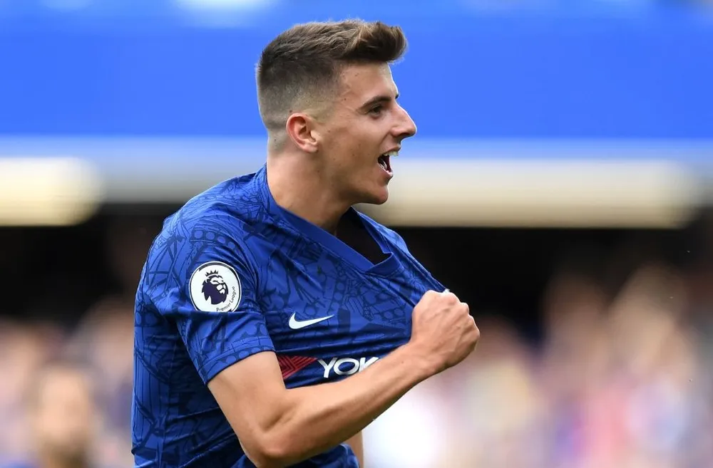Mason Mount ăn mừng bàn thắng thằ
