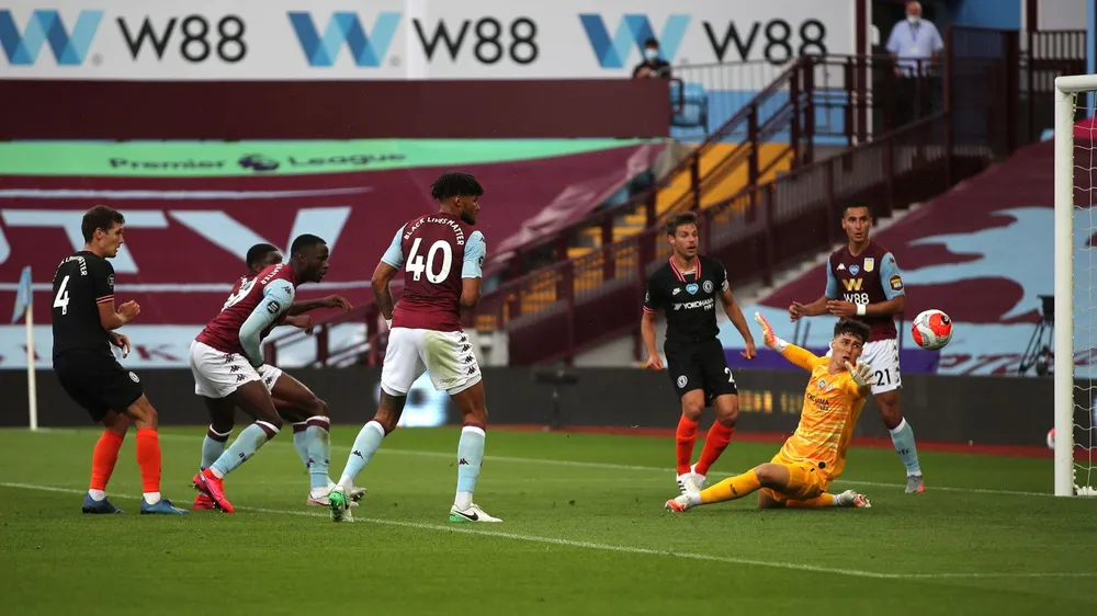 Thắng ngược Aston Villa, Chelsea bỏ xa Man United ảnh 1