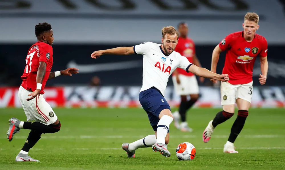 Mourinho nhảy ra bảo vệ Harry Kane, mở ra cuộc khẩu chiến với Sky Sport ảnh 1