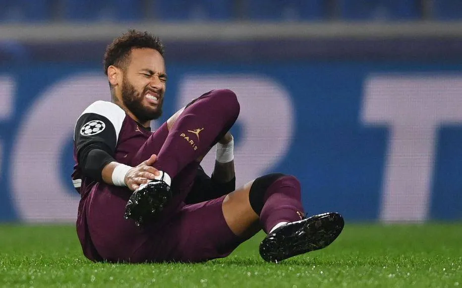 Neymar lại dình chấn thương ở Champions League