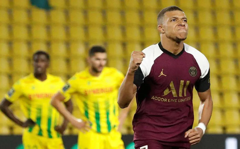 Kylian Mbappe lại dính chấn thương