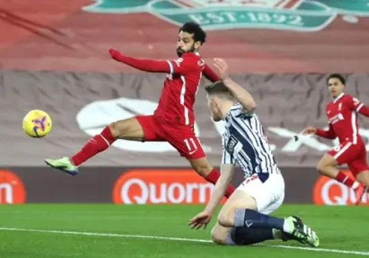 Mo Salah bỏ qua cơ hội ở hiệp đầu
