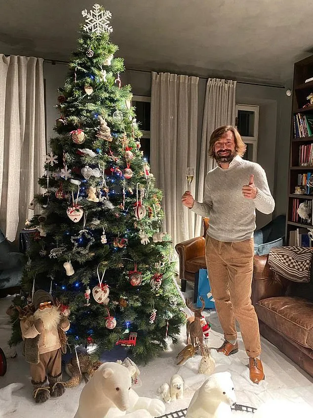 Cristiano Ronaldo và Luis Suarez đón năm mới 2021 cùng gia đình, Jordan Henderson nhâm nhi một mình đêm giao thừa ảnh 9