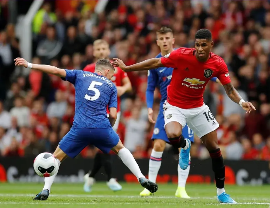 Marcus Rashford (Man United) vượt qua Jorginho (Chelsea)