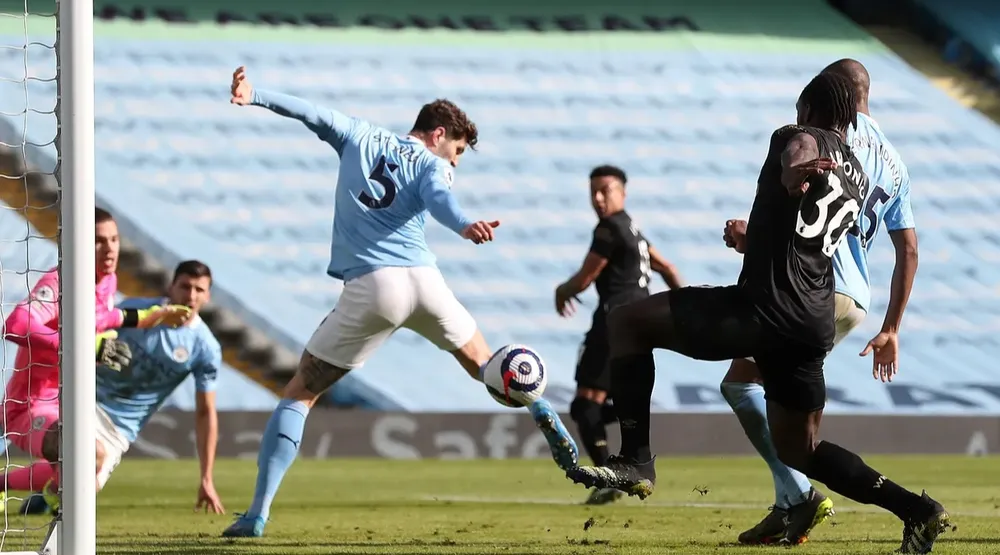 Man City thắng trận thứ 14 liên tiếp, Pep Guardiola ghi cột mốc 200 trận thắng ảnh 1