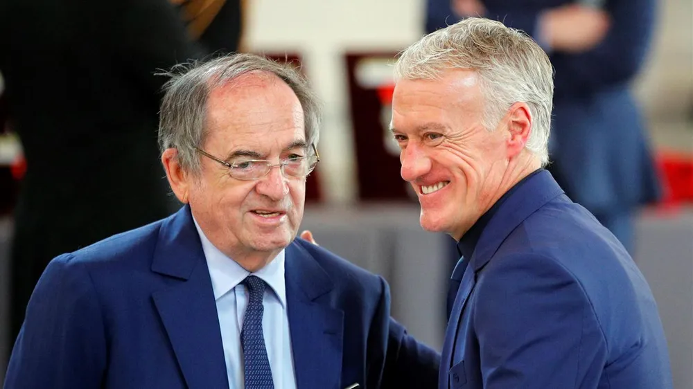 Cuộc tranh cãi Benzema - Deschamps: Karim 'nên xin lỗi' vì gọi 'một nửa nước Pháp là phân biệt chủng tộc' ảnh 1