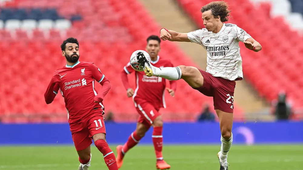 Arsenal (trái, David Luiz) có cơ hội trả mối hận thua 1-3 ở lượt đi