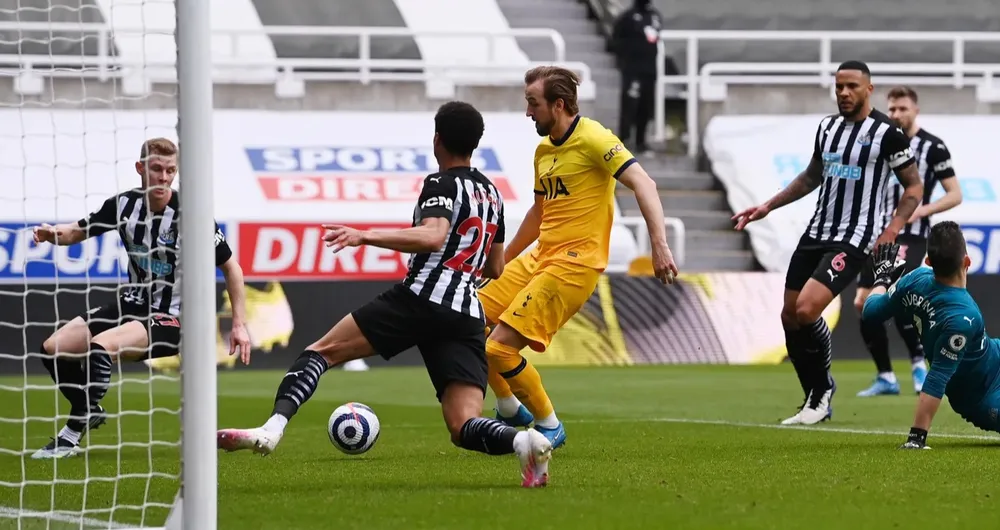 Harry Kane ghi cú đúp nhưng Tottenham lại đánh rơi chiến thắng phút cuối ảnh 1