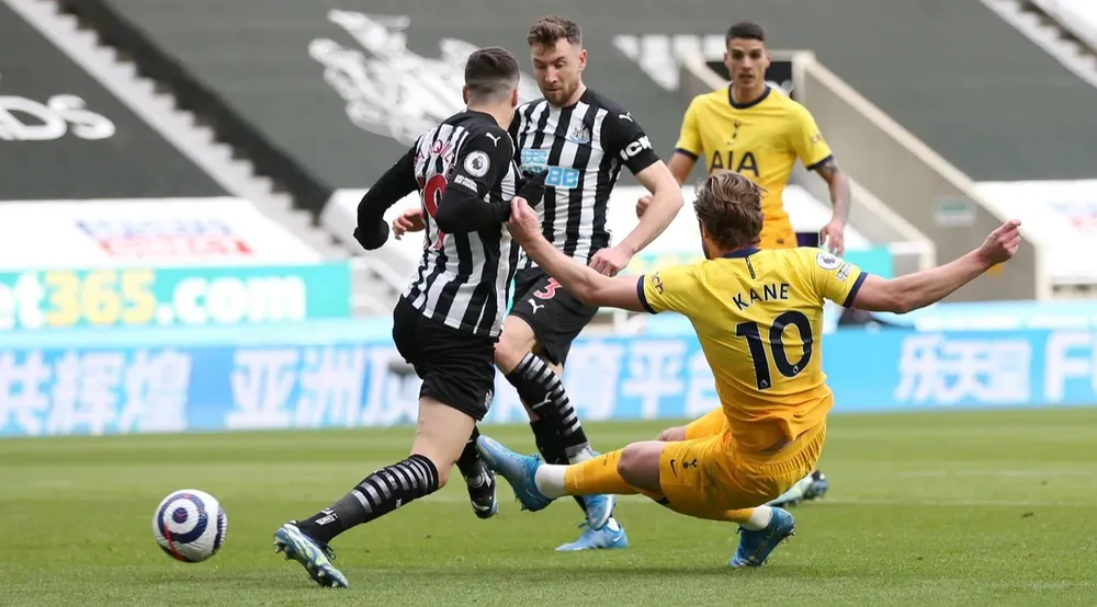 Harry Kane suýt ghi được hat-trick