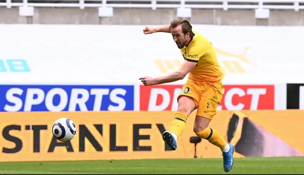 Harry Kane ghi cú đúp nhưng Tottenham lại đánh rơi chiến thắng phút cuối ảnh 2