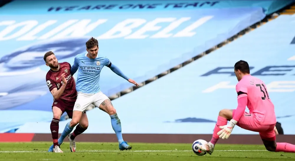 Dallas ghi cú đúp giúp 10 cầu thủ Leeds thắng sốc trước Man City ảnh 3