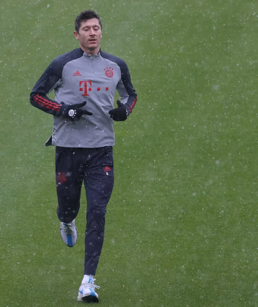 Lewandowski đã chạy trở lại nhưng sẽ không đá nổi với PSG ảnh 2