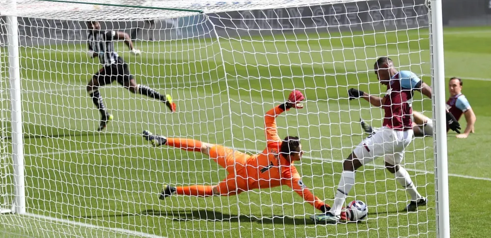 Thua đau Newcastle, West Ham nguy cơ văng khỏi tốp 4 ảnh 1