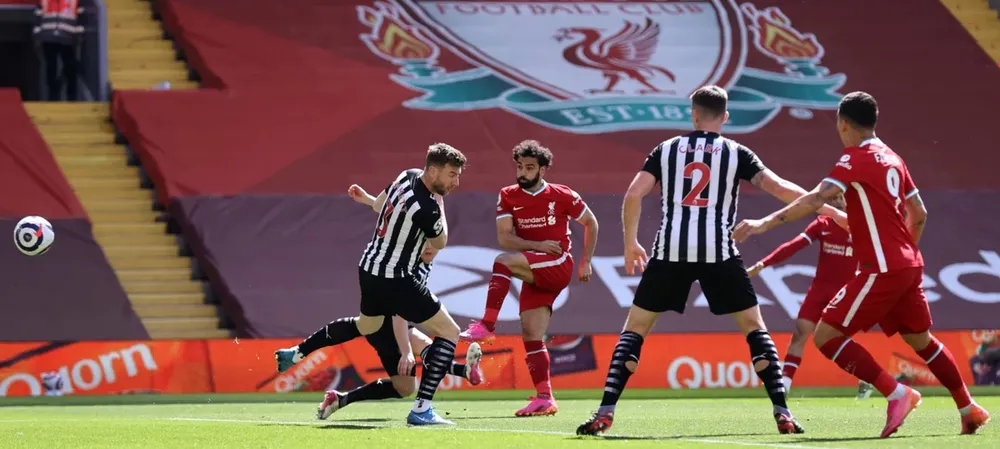 Sát thủ Willock gieo sầu cho Liverpool ảnh 1